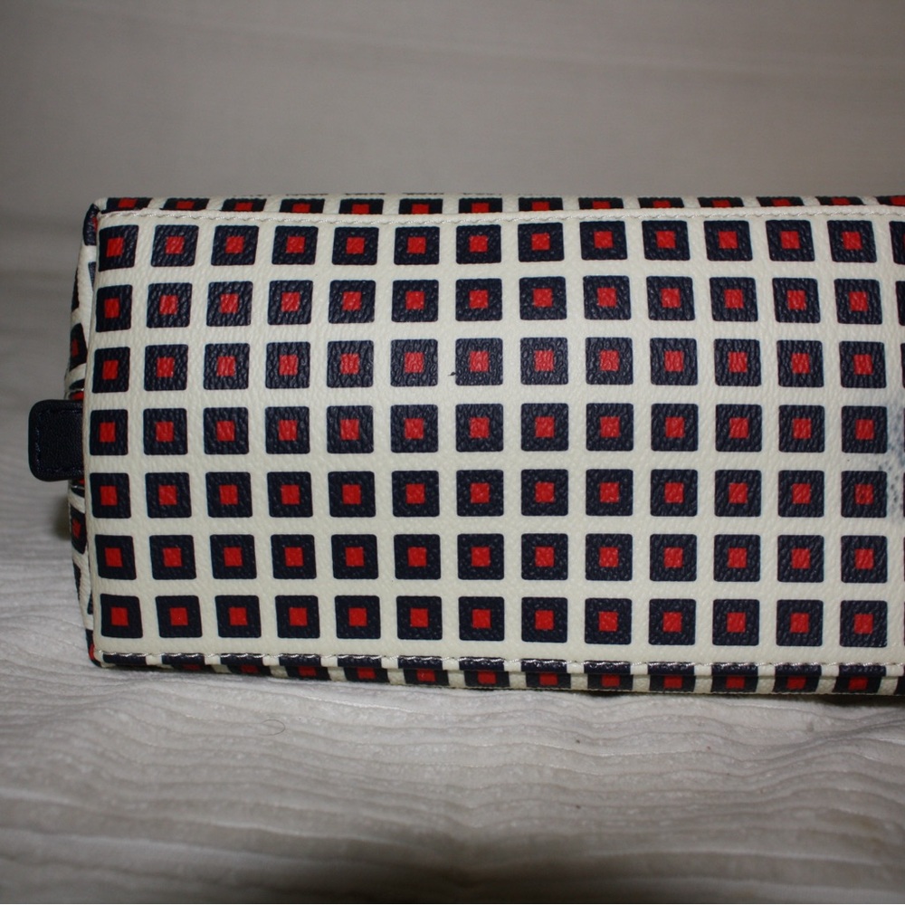 Tory Burch Kerrington Milano Square Bucket Tote and Brigette Cosmetic Case - Picture 12 of 15